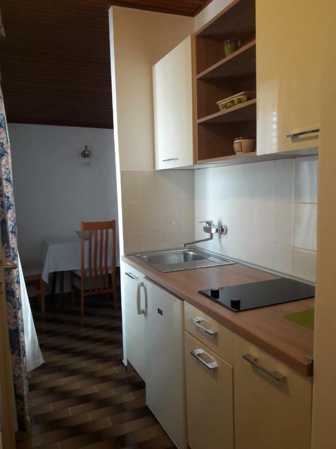 Small Apartment Merica Новалья Экстерьер фото