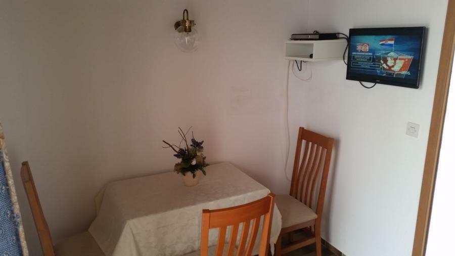 Small Apartment Merica Новалья Экстерьер фото